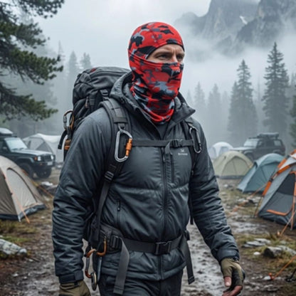 Cagoule CamoTrail rouge accompagne randonneur vers campement en montagne