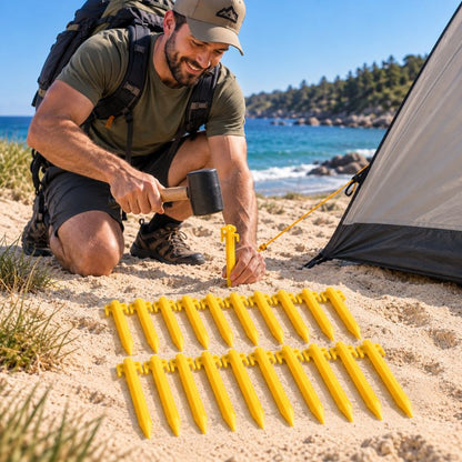 Piquet de tente DuneGrip vingt piquets jaunes installés au camping
