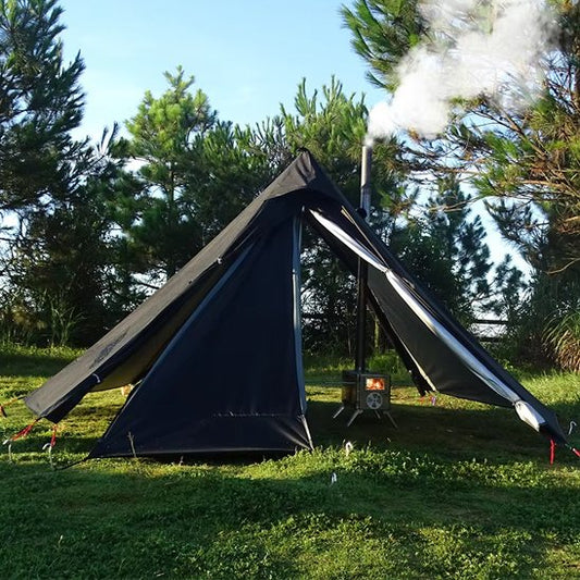 Tente camping Bastion Sauvage tipi avec sortie pour poêle à bois.