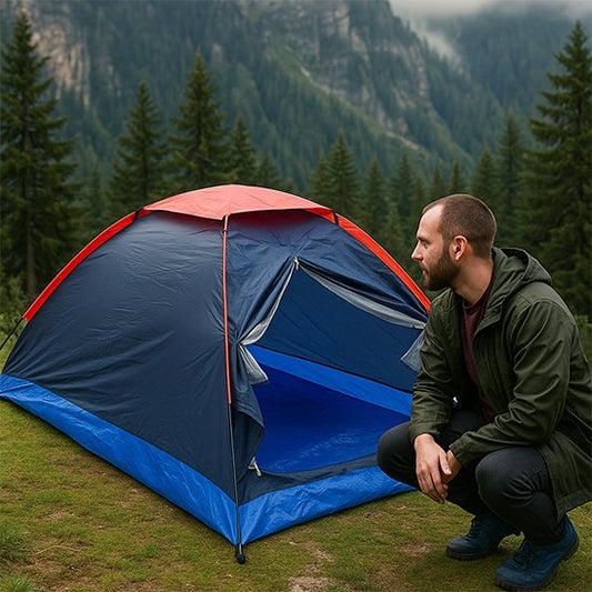 Tente pour Camping Escale Boréale homme accroupie.