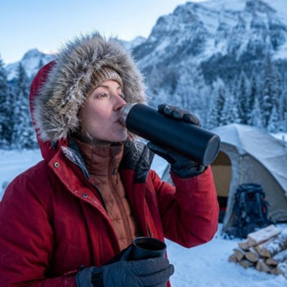 bouteille isotherme ThermoTrek garde boisson chaude en randonnée hivernale