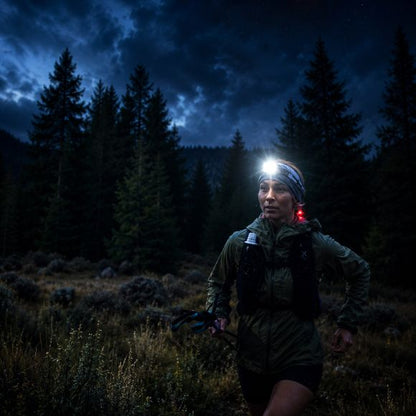 Lampe frontale puissante HorizonX pour randonnée nocturne en forêt