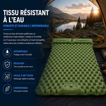 Matelas gonflable double imperméable installé dans une tente de camping avec vue sur un lac et les montagnes, surface confortable à alvéoles, tissu résistant à l'eau pour le camping et le bivouac.