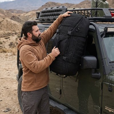 Sac à dos pour randonnée fixé sur véhicule tout-terrain