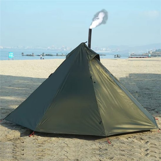 Tente camping Tente de camping tipi légère avec ouverture frontale offrant un abri confortable pour le bivouac en nature