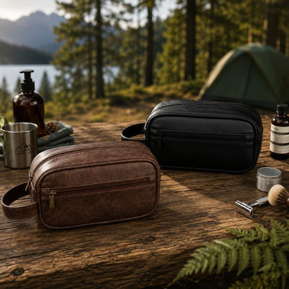 Trousse de toilette Voyagis noire et marron sur table de camping